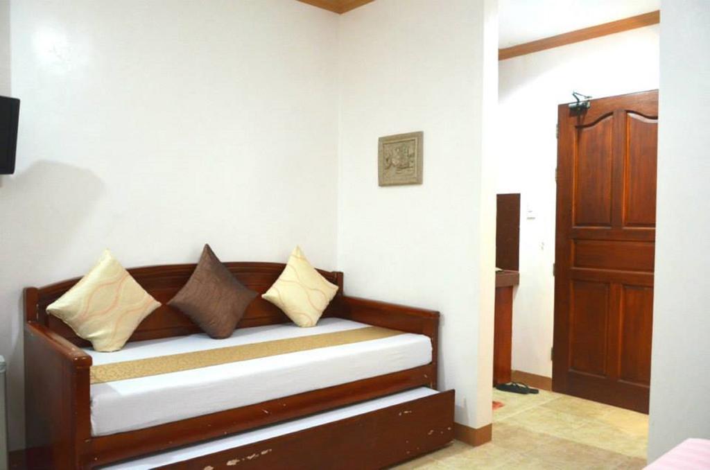 Casa D' Estrella Apartelle Balabag  Room photo