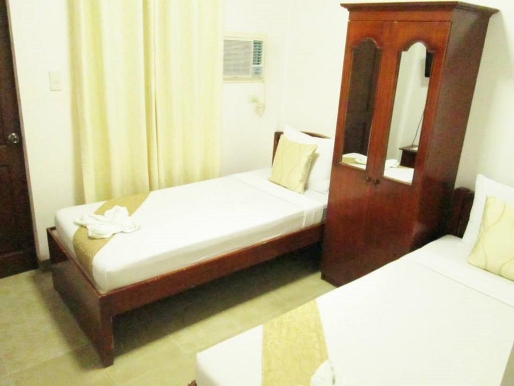Casa D' Estrella Apartelle Balabag  Room photo