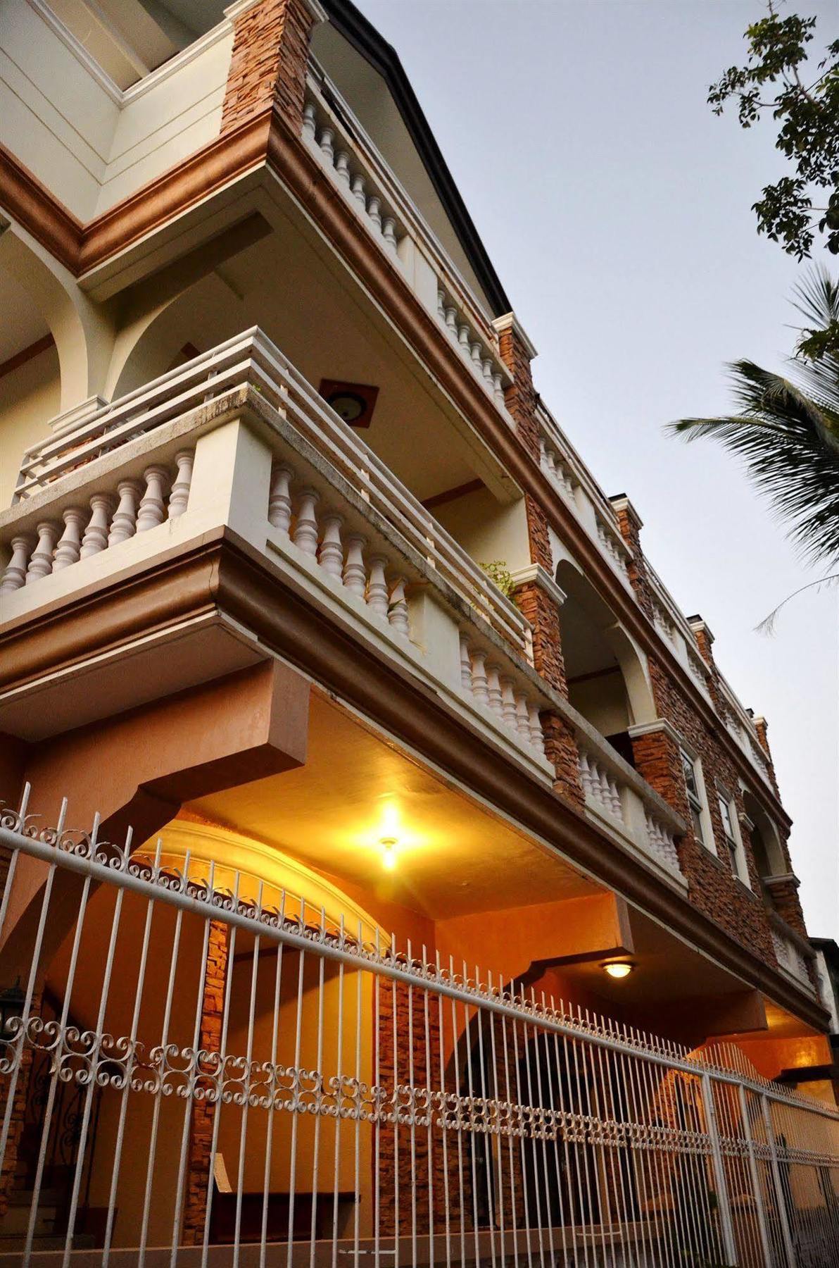 Casa D' Estrella Apartelle Balabag  Exterior photo