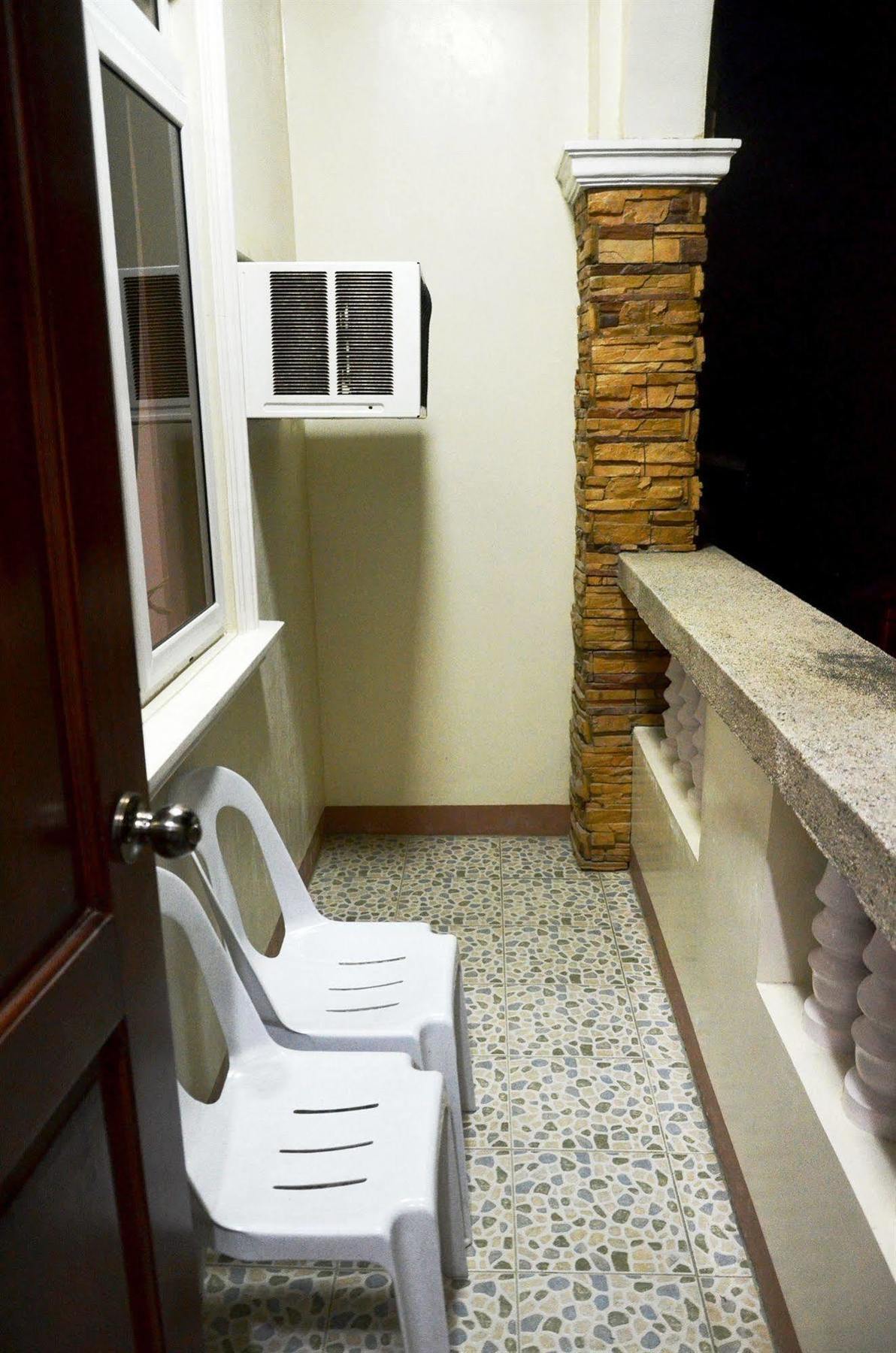 Casa D' Estrella Apartelle Balabag  Exterior photo